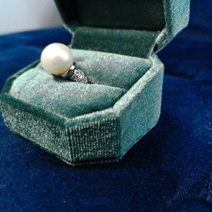 Pearl and diamond 18k white gold statement ring